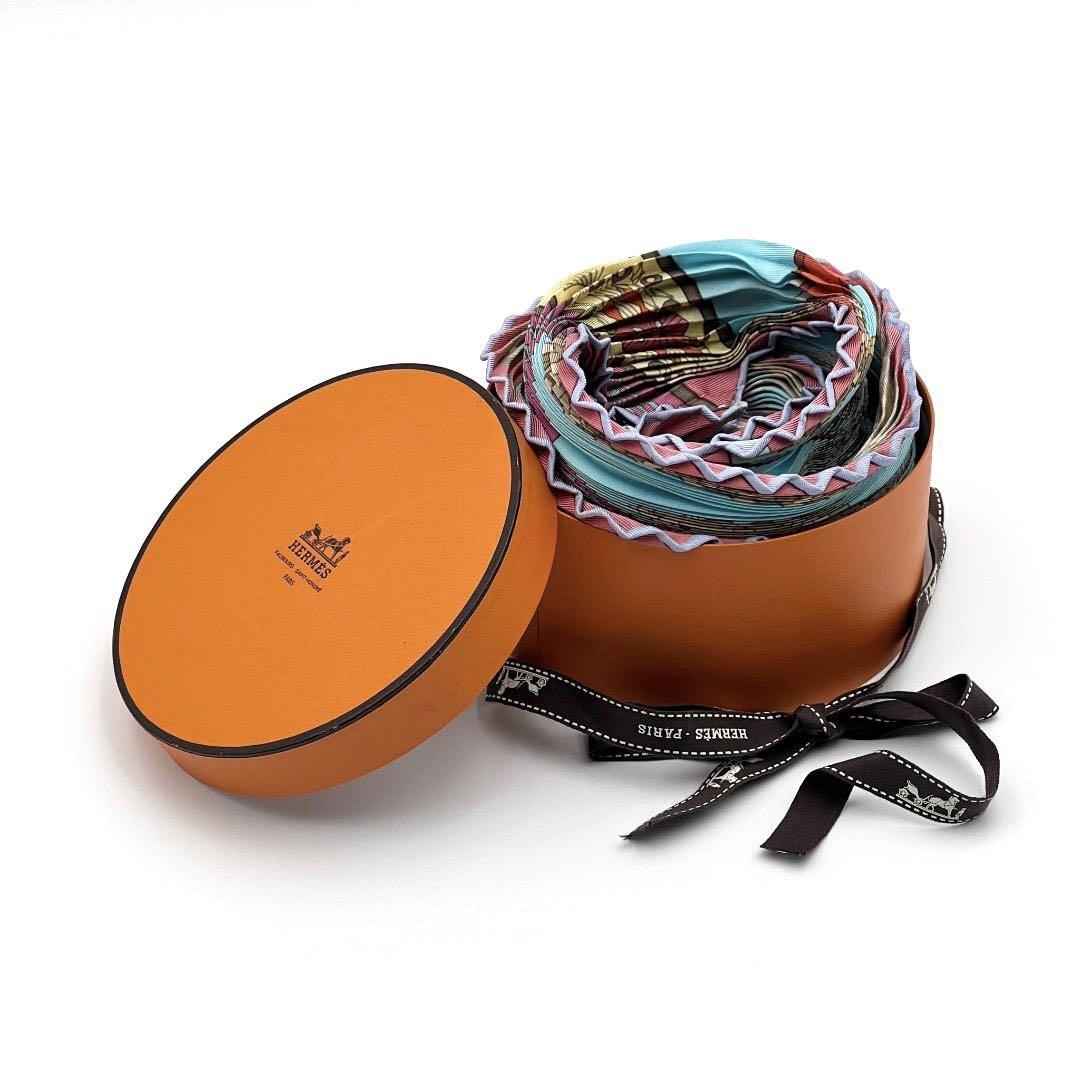 新品未使用 箱タグ付き HERMES エルメス シルク100% 総柄 プリント