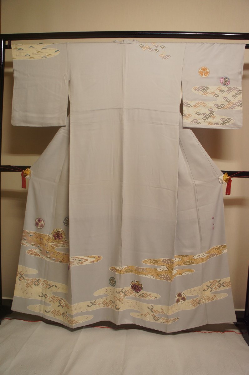 帝王紫』正絹うすグレー色地かすみ取花模様刺繍入り訪問着[H14403