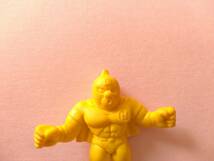 キン消し　パート２　キン肉マン　B　山吹色　レアカラー　　　イエロー　フィギュア　パチ？　kinnikuman figure　rare color_画像7