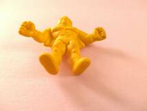 キン消し　パート２　キン肉マン　B　山吹色　レアカラー　　　イエロー　フィギュア　パチ？　kinnikuman figure　rare color_画像4