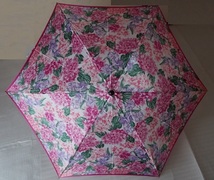 Christian Dior　クリスチャンディオール　レディース　雨傘　折りたたみ傘　三つ折り　ピンクがメインの花柄　携帯用　軽量　小型_画像1