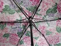 Christian Dior　クリスチャンディオール　レディース　雨傘　折りたたみ傘　三つ折り　ピンクがメインの花柄　携帯用　軽量　小型_画像6