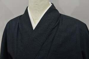 【桜庭呉服店】男物 男性用 着物 大島紬 亀甲 SSサイズ 身丈138.5ｃｍ 裄丈67.7ｃｍ ★着物 ot-64