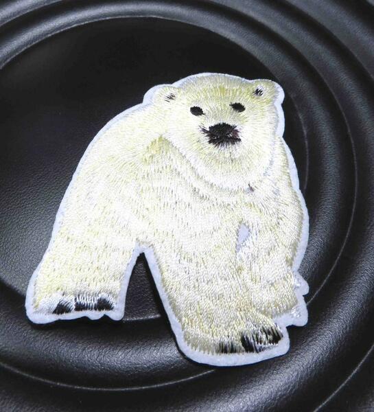萌白熊（全身）■新品 ホッキョクグマ　北極熊　シロクマ　しろくま　刺繍ワッペン