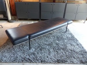 e interiors（エ インテリアズ）TWIG Sofa Bench　田渕智也デザイン　39万　レザー/ブラック 革/アルミ　ソファベンチ｜c