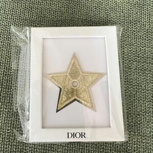 【新品】Dior ノベルティピンバッチ