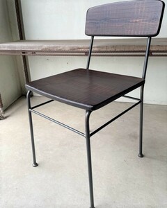 黒皮鉄の椅子　アイアンチェア　鉄と木の椅子　鉄脚椅子 