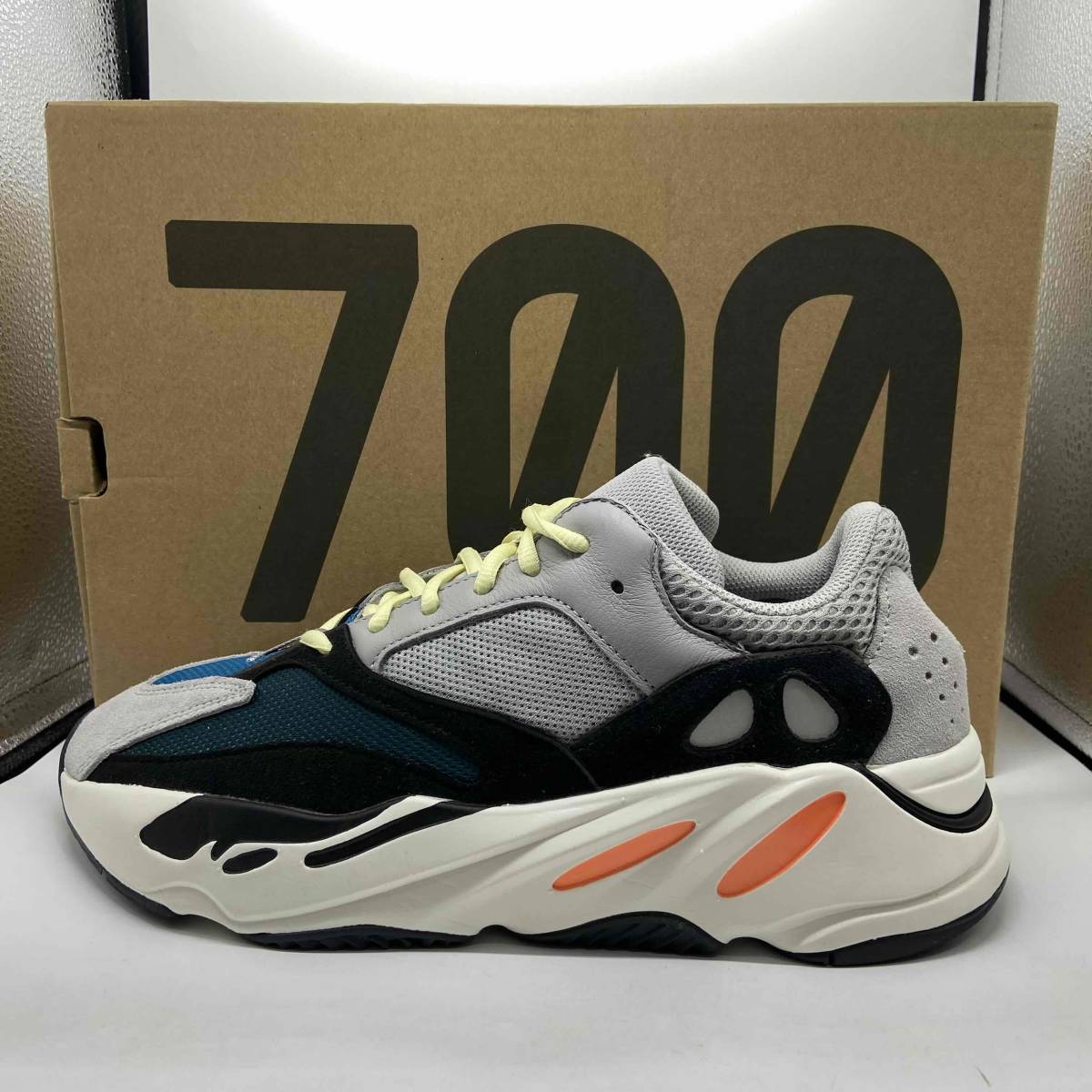 YEEZY 700の値段と価格推移は？｜29件の売買データからYEEZY 700の価値