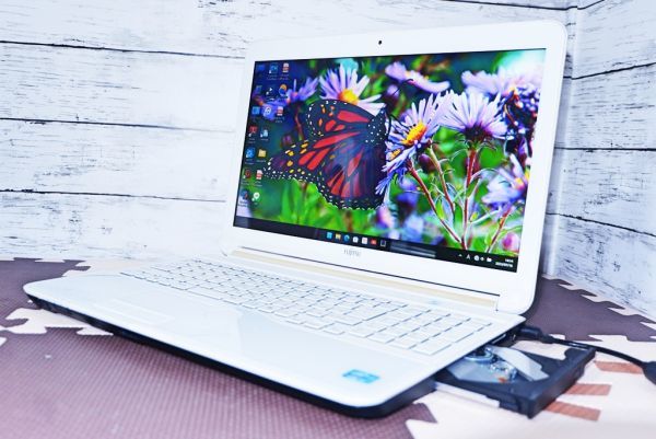 爆速Quad Core i7/メモリ8GB/新品SSD512GB】Windows11 v22H2【FUJITSU