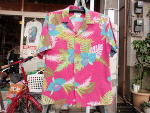 ビンテージ　SURFLINE HAWAII（サーフラインハワイ）　ピンク色のアロハシャツ　サイズM
