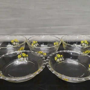 ●PYLEX パイレックス 花柄 カスタードカップ3点 縁飾り皿2枚 耐熱ガラス プレート皿 サラダボウル 食器●の画像2