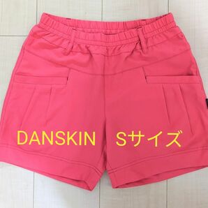 DANSKIN　フィットネスウエア　ショートパンツ