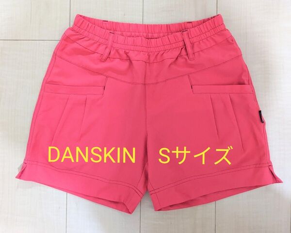 DANSKIN　フィットネスウエア　ショートパンツ