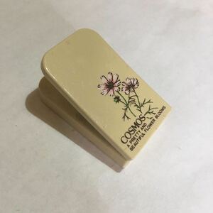 昔の マグネット クリップ☆COSMOS A PRETTY AND BEAUTIFUL FLOWER BLOOMS☆昭和文具