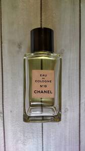 シャネル　オーデコロン　EAU DE COLOGNE No.19 CHANEL 19番　残り下から5mm程度