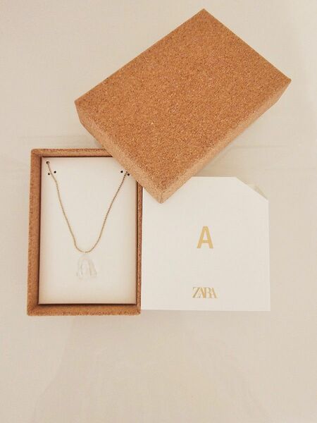 ZARA◆イニシャルネックレス