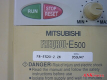 ■□ ※送料無料【管理番号N31071】MITSUBISHI インバータ FREQROL FR-E520-2.2K (通電確認済) □■_画像2