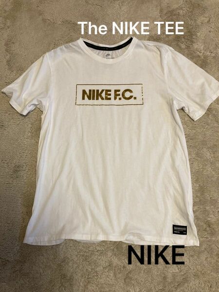 The NIKE TEE ゴールドロゴ Tシャツ ホワイト 半袖Tシャツ NIKE F.C. ナイキエフシー サッカー