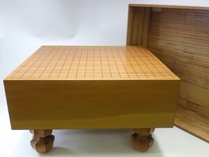 x3G041R- ｍ 囲碁道具 桂 板目 木裏 足付盤 碁盤 総高約27cm 厚み14.7cm 45.5〜42cm 