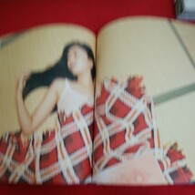 g-624※3　新垣結衣写真集　まっしろ　2008年2月27日 第2刷発行　株式会社小学館　発行所　_画像5