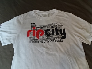 激レア USA購入 NBA バスケ ポートランドトレイルブレイザーズ【Portland Trail Blazers】【RIP CITY】ロゴプリント入り TシャツUS M中古品