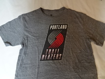 激レア USA購入【adidas】製 NBA バスケ ポートランド トレイルブレイザーズ 【Portland Trail Blazers】ロゴプリントTシャツUS M 中古品_画像1