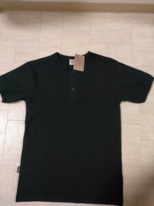 サイズ：M　タグ付き未使用品　アヴィレックス　 ヘンリーネック　3つボタン半袖Tシャツ　黒