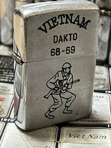 1968年製ベトナムジッポー「兵士」DAKTOミリタリー ヴィンテージ 当時物