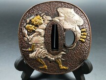 6783刀鍔　侍の図　銅地　絵金銀　日本刀装具　刀剣美術　鍔　つば　鐔　刀鐔　刀の鍔　160G_画像3