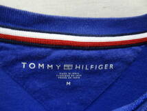 全国送料無料 トミーヒルフィガー TOMMY HILFIGER メンズ 胸ワンポイント刺繍 青色 半袖 Tシャツ M_画像2