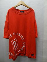 全国送料無料 ディッキーズ Dickies 美濃屋製 メンズ 半袖 赤色 右裾にBIGプリントオーバーサイズ仕様のTシャツ Lサイズ_画像1