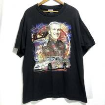 ■ ビンテージ CHASE NASCAR ナスカー UPS #88 Dale Jarrett RUNNING AT THE SPEED OF BUSINESS プリント レーシング Tシャツ 黒 Racing ■_画像1