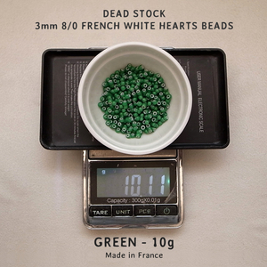 10g デッドストック 3mmフレンチホワイトハーツビーズ グリーン/ 10g DEAD STOCK 3mm FRENCH WHITE HEARTS BEADS-GREEN