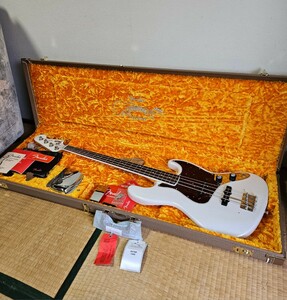  beautiful goods *Fender fender USA Limited Edition 60th Anniversary Jazz Bass limitation electric bass accessory equipping Arctic Pearl hard case attaching 