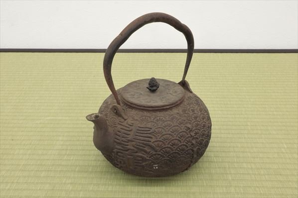茶道具南部鉄瓶総地紋松毬摘鉄蓋湯沸水次水注総重量約:2100g 南部鉄器