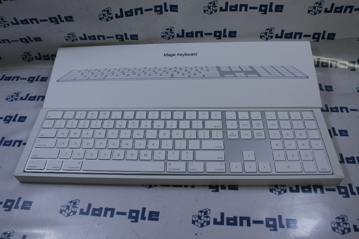 関西 美品 Apple Magic Keyboard (US配列) MQ052LL/A テンキー付き
