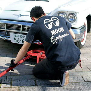 ★ムーンアイズ Tシャツ Moon Equipped - M 黒 MOONEYES 正規品 アメ車