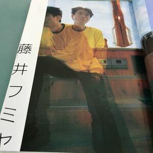 B16-023 月刊フィーチャー。反町隆史・G L A Y・千秋・田辺誠一・藤井フミヤ他。1998年11月1日発行。発行人・花田紀凱。編集人・服部国伸。の画像5