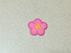 マスクデコ用飾り/縁取り刺繍梅の花ワッペン2cm/カメリア・韓紅