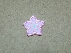 マスクデコ用飾り/縁取り刺繍桃色桔梗の花ワッペン2cm/ライトピンク・桜色