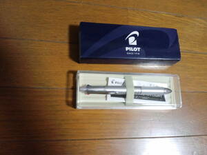 ★即決　新品未使用品　PILOT　ドクターグリップ４＋１　（油性ボールペン４色＋シャープペンシル0.5mm）１本で５役便利な品です。