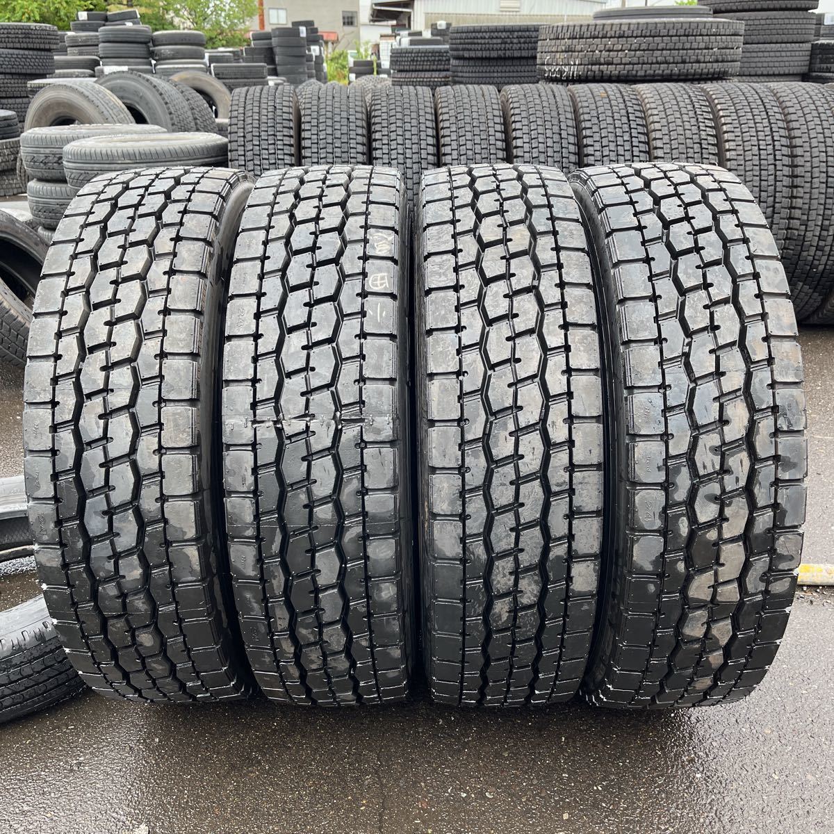 275/70R22.5の値段と価格推移は?|34件の売買データから275/70R22.5の