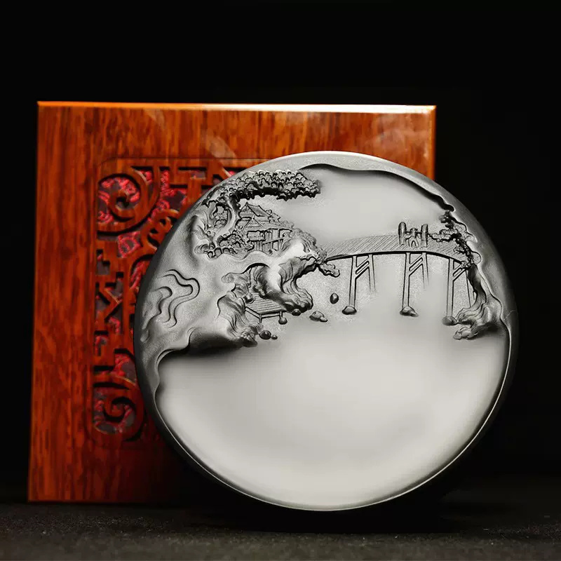 Inkstone Chine Patrimoine culturel immatériel Collection de chefs-d'œuvre She Inkstone Petit pont Eau qui coule Pierre brute naturelle Laokeng Longwei Montagne Queue de dragon noir Sculpté à la main Peinture de calligraphie She Inkstone Duan Inkstone Quatre trésors de l'étude Livré avec une boîte en bois SN091, Ouvrages d'art, livre, autres