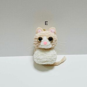 ハチワレ猫ちゃんの編みぐるみキーホルダーE