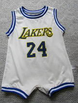 未使用品 NBA LAKERS コービー・ブライアント BRYANT #24 ロサンゼルス・レイカーズ 赤ちゃん ベビー ユニフォーム ロンパース　美品 80 白_画像7