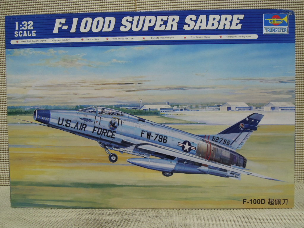 トランペッター 1/32 F-100D スーパーセイバー “サンダーバーズ プラモデ-