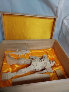 木製ガンダム　だんぼく　木彫工芸品　ガンダム　木製　／　プレックス　バンダイ