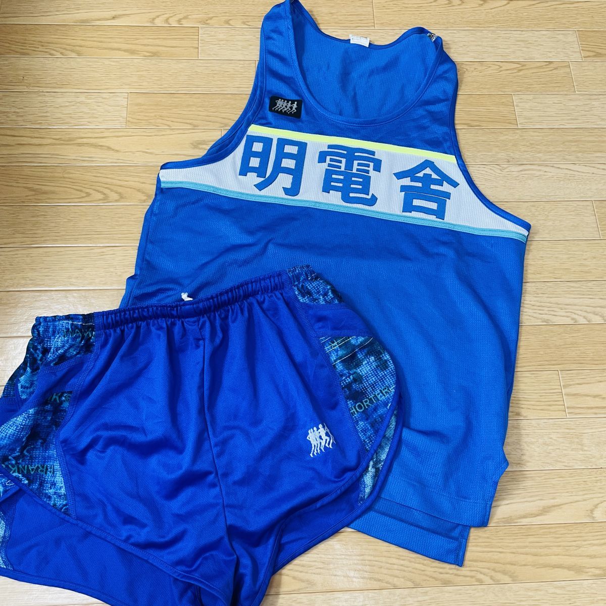ヤフオク! -「陸上 ユニフォーム」(男性用) (ウエア)の落札相場・落札価格