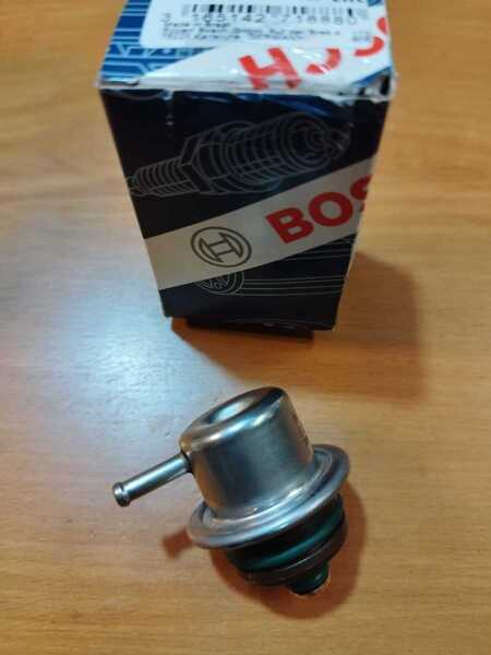 アウディ/VW フューエルプレッシャーレギュレーター A3/8L TT/8N ゴルフ3 ゴルフ4 ボーラ ポロ/6N 9N パサート/3B B5 BOSCH 3