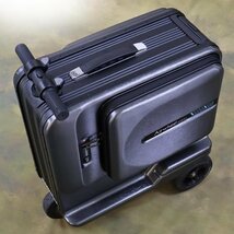 本物 超美品 エアホイール 極希少 二人乗りモデル SE3T 電動キャリーバッグ ブラック スーツケース 携帯 スマホ 充電 電池パック AIRWHEEL_画像2